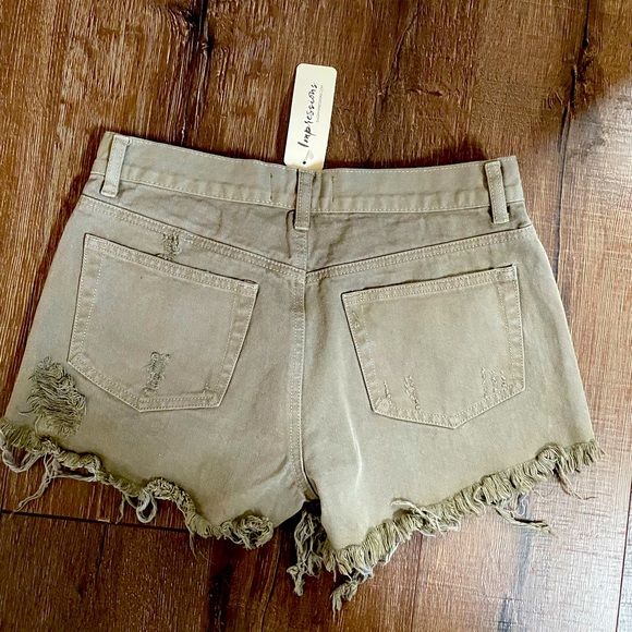 Olive green washed Jean shorts - Picture 2 of 3
